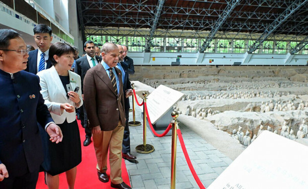 PM Shehbaz Visits Historical Terracotta Warriors of Xi’an on Chinese President Xi Jinping’s Invitation